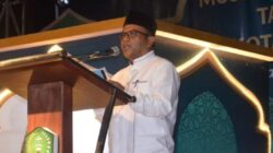 Pj Wali Kota H Letnan saat memukul beduk pada peresmian MTQ ke-XXIII Kota Padangsidimpuan (portalswara.com/Tigor)
