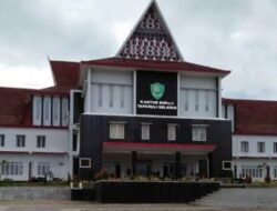 Bupati Tapsel Harap Pemprovsu Segera Perbaiki Jalan Rusak Menuju Aek Bilah