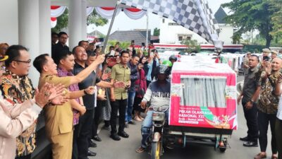 Wakil Wali Kota Medan Bersama Pj Gubsu Lepas 550 Becak Duta PON 2024