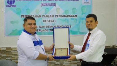 Direksi Perumda Tirtanadi Terima Penghargaan dari Kompatir