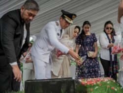 Rico Waas Ziarah Makam Sang Ayah Sesuai Dilantik