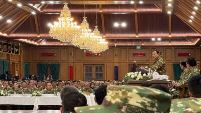 Rico-Zaki Ikuti Upacara Parade Senja dan Penurunan Bendera Sang Merah Putih