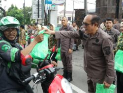 Kejati dan IAD Wilayah Sumut Bakti Sosial Bagi Takjil ke Masyarakat