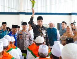Rico Waas Tepungtawari Calhaj KBIHU Al-Mukhlisin