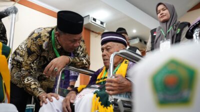 Lepas Kloter 8, H Ahmad Qosbi: Semoga Memperoleh Predikat Haji Mabrur