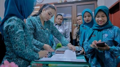 Kunjungi Kelurahan Sei Kera Hulu, Ketua TP PKK Kota Medan Antusias Melihat Aplikasi 3D