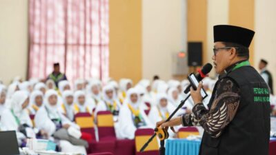 Calon Haji Kloter 8 Masuk Ahmed Disambut Sekretaris PPIH Embarkasi Medan