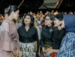 Kahiyang Ayu Kenalkan Warisan Budaya Sumut di Ajang Indonesia Fashion Week 2025