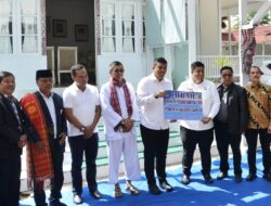 Gubsu Bobby Serahkan Aset Bangunan Rumah Dinas ke Pemkab Samosir