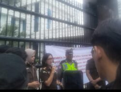 Mahasiswa Geruduk Kejati Sumut Minta Nonaktifkan Kajari Padangsidempuan