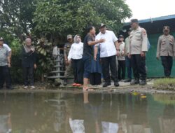 Bupati dan Ketua TP PKK Tinjau Lokasi Banjir di Desa Sugiharjo