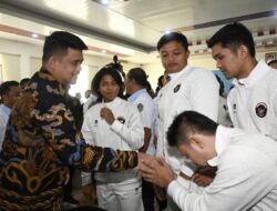Serahkan Tali Asih Peraih Medali SEA Games, Gubernur Bobby Nasution Sebut Atlet Berprestasi Titik Awal Indonesia Emas 2045