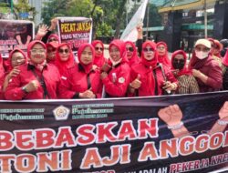 Pujakesuma Minta Toni Aji Dibebaskan, Ada Kompol (P) Trila Murni di Aksi Demo Pagar Pengadilan Digoyang Jalan Diblokir