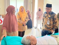 Besuk Jemaah Calon Haji Jawa Tengah, Zulkifli Sitorus: Ini Bagian Komitmen Beri Pelayanan Terbaik Tamu Allah