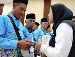 Kakanwil Kemenhaj Zulkifli Sitorus Bekali Petugas Kloter 5 dengan Pesan Kekompakan dan Pelayanan Total