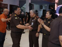 Momen Haru Perpisahan Jajaran Pegawai Kejatisu dan Dr Harli Siregar SH MHum