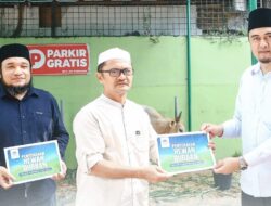 Dirut Perumda Tirtanadi Serahkan 13 Ekor Sapi Kurban