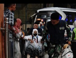 359 Jemaah Kloter 08 Debarkasi Medan Tiba di Tanah Air