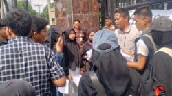 Geruduk Kejatisu Pendemo Minta Walikota Pematangsiantar Diperiksa