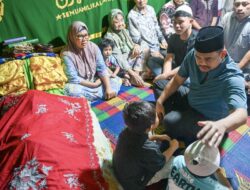 Melayat ke Rumah Duka Nelayan di Nisel, Bobby Kuliahkan dan Siapkan Pekerjaan untuk Anak Almarhum