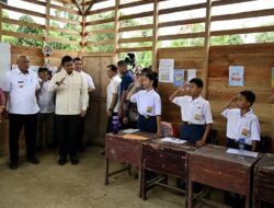 Perjuangan Pendidikan di Nias Utara, Gubernur Bobby Ubah Kelas Papan jadi Permanen
