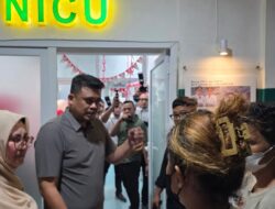 Gubernur Bobby Jenguk Siswi SMKN 1 Berastagi yang Dirawat Intensif Minta Kasus MBG Tak Berulang