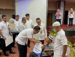 Rico Waas Serahkan Bantuan Untuk 10 Ribu Warga Lansia dan Disabilitas