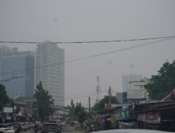 Rico Waas: Pakai Masker Kurangi Aktivitas di Luar Ruangan